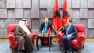 رئيس سياحة واثار السعودية الامير سلطان بن سلمان يبحث مع الرئيس الالباني آفاق التعاون بين البلدين