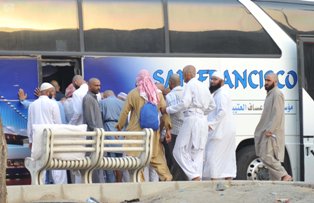 ضيوف الرحمن يغادرون مكة المكرمة بعد طواف الوداع