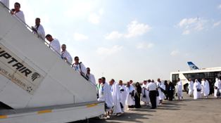 مصرللطيران تبدأ إعادة الحجاج من السعودية لارض الوطن