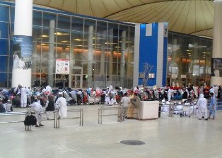 مدير عام الجوازات يشرف على رحلات مغادرة الحجاج فى مطار الملك عبدالعزيز بجدة