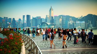 PolyU Study finds tourists resilient to Hong Kong weather