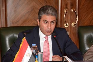 شريف فتحى يصدر قرارا بوقف بيع تذاكر طيران مصرية تبدأ وتنتهى خارج الجمهورية لفترة عام