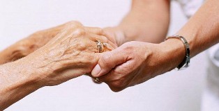 السعودية تحول دور رعاية المسنين إلى فنادق سبعة نجوم