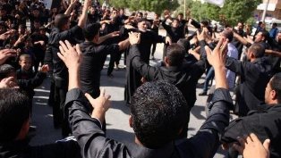 كربلاء تستقبل مئات آلاف الزوار لاحياء ذكرى عاشوراء