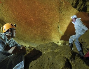 العثور على نقوش جدارية تعود إلى 14 ألف سنة في كهف بإسبانيا