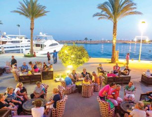 سياحة مصر تلزم الشركات بسداد قيمة إقامة أفواجها السياحية بالفنادق بالدولار بدلا من الجنيه