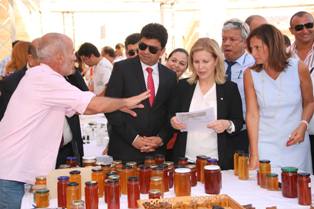 بالصور.. وزيرة السياحة التونسية تزور تظاهرة فنون الطبخ المتوسطية بولاية المنستير