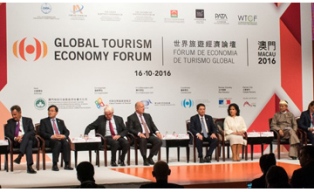 الشيخة مي تشارك في المنتدى الاقتصادي العالمي للسياحية في الصّين