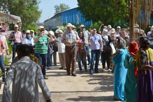 اعضاء مؤتمر اكاديمية التنمية الريفية فى جولة لبعض المواقع بالاقصر