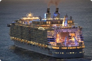 ميناء الدوحة استقبل سفينة سياحية على متنها سياح من 45 دولة