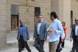 وزير الاثار يتفقد صحراء المماليك بمنشأة ناصر