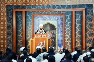 خطيب جمعة بغداد يطالب دول التحالف ان لا تدع مجالا لهروب الدواعش من الموصل ويطالب القضاء بمحاسبة المقصرين والمتآمرين