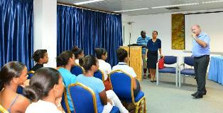 Tourism and Culture Minister meets Miss Creole design îles contestants