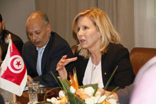وزيرة سياحة تونس تعقد ورشة عمل مع ووزير الشؤون المحلية والبيئة
