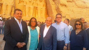 راشد يشهد ظاهرة تعامد الشمس على معبد أبوسمبل ويؤكد على مواصلة الجهود لإستعادة الحركة السياحية