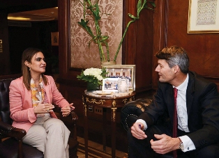 وفد من البنك الأوروبى لإعادة الإعمار والتنمية يبحث الإستثمار بمصر