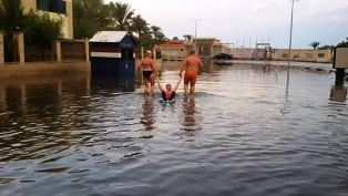 بالصور فضيحة سياحية فى وحلة امطار شوارع  مدينة الغردقة