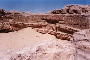 خبير آثار يطالب بالاسترشاد بالحضارات على أرض الفيروز للاستفادة من مياه السيول