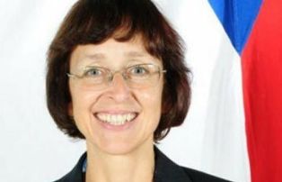 سفيرة التشيك بالقاهرة تؤكد أن بلادها لم تفرض قيود لسفر مواطنيها إلى مصر