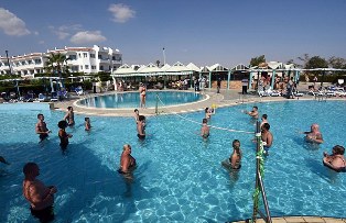 41 % انخفاضاً فى أعداد السائحين لمصر و55.6% فى لياليهم السياحية خـلال سبتمبر الماضى