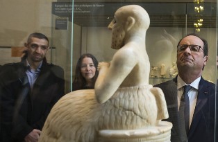 الرئيس الفرنسي يريد نقل آثار سوريا والعراق المهددة إلى اللوفر