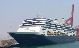 ميناء صلالة يستقبل سفينتين سياحيتين غدا