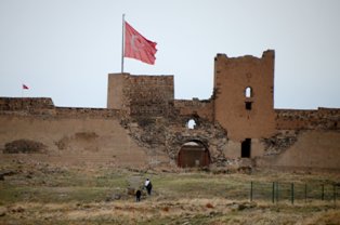 بالصور.. مدينة الألف كنيسة وكنيسة والأربعين بوابة ثروة ثقافية على الحدود التركية الأرمينية