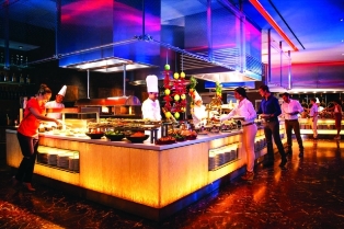 17.2 ملياراً انفاق سياح دبى في المطاعم خلال عام