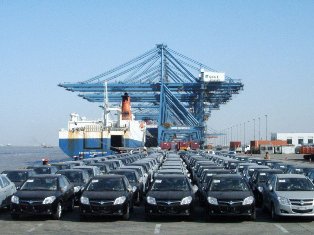 تعويم الجنيه وإرتفاع الجمارك وزيادة أسعار الوقود يهددون صناعة السيارات فى مصر بــ الشلل التام