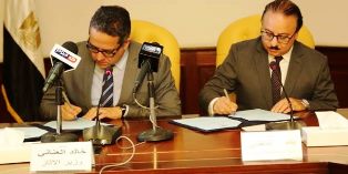 القاضى والعنانى يوقعان للحفاظ على أثار مصر والترويج لها في الخارج