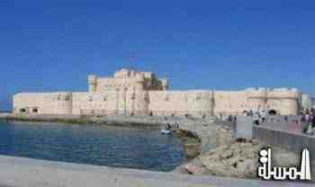 أفواج سياحية من مختلف العالم تزور المعالم الأثرية بالإسكندرية