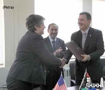 الاردن وامريكا يوقعان مذكرة تعاون فى مجال أمن الطيران