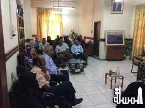 معمر الإرياني يبحث مع موظفي مكتب السياحة بعدن مشاكلهم