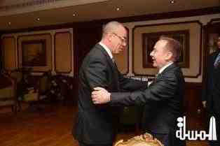 وزير الطيران يستقبل سفير العراق بالقاهرة