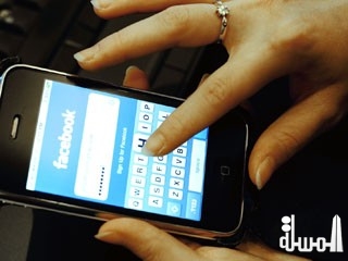 دراسة: «فيسبوك» ينشر السعادة بين مستخدميه