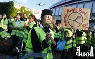 رئيس الخطوط الالمانية لوفتهانزا يدافع عن خفض التكاليف والطيارون يلوحون بالإضراب