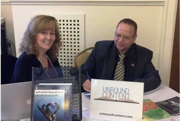 شريف الشافعي يوقع في الولايات المتحدة عقد نشر ديوانه “إنسان آلي” بالإنجليزية