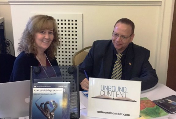 شريف الشافعي يوقع في الولايات المتحدة عقد نشر ديوانه “إنسان آلي” بالإنجليزية