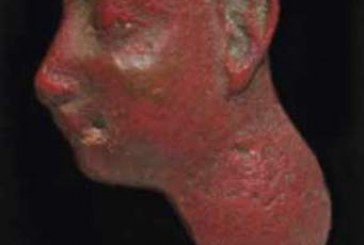 السفارة المصرية تسعيد قطعتين أثريتين مسروقتين من لندن