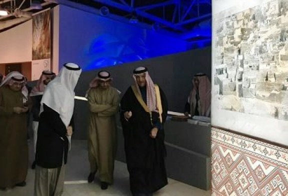 سلطان بن سلمان يتفقد واحة السياحة والتراث الوطنى بمقر مهرجان الجنادرية