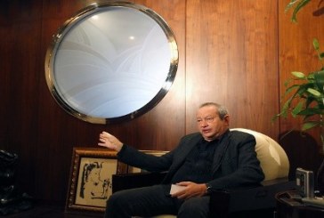 الملياردير المصري نجيب ساويرس يعزز وجوده في أوروبا ببنك جديد