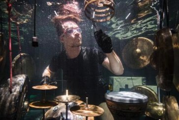 بالصور .. أول فرقة موسيقية تحت الماء في العالم تطلق أعمالها 27 مايو المقبل