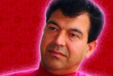 الشاعر النيوزيلندي العراقي الأصل باسم فرات في ديوانية الشعر العربي بمكتبة الإسكندرية