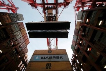 رابع أكبر شركة ملاحة في العالم تعلق رحلاتها إلى قطر