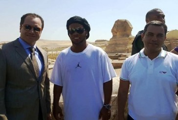رئيس هيئة سياحة مصر يستقبل نجم كرة القدم العالمي رونالدينيو بمنطقة الاهرامات
