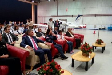 بالصور رئيس الطيران المصرى بشارك فى احتفالية استقبال الطائرة Dreams Soar قادمة من روما