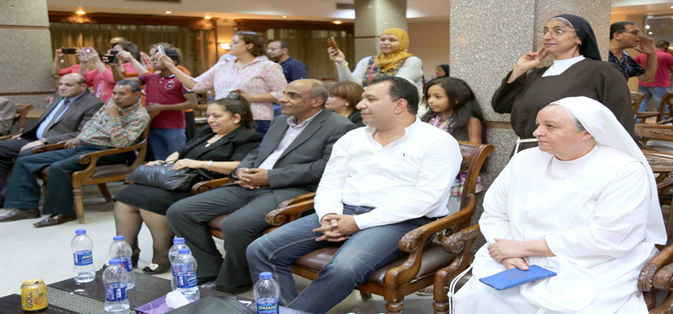 بدر محافظ الاقصر يكرم اوائل الطلاب بالمدارس والمتميزين