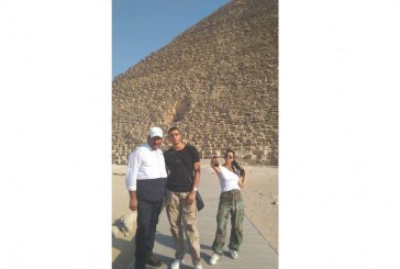 كورتني كارداشيان تزور منطقة اهرامات الجيزة