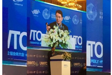 الرفاعى يطالب العالم بمواجهة الإرهاب بالإصرار على مواصلة السائحين لمتعة السفر والترحال