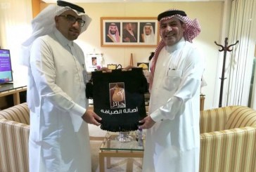 سياحة حائل تسوّق مواقعها السياحية والاثرية بمطار حائل